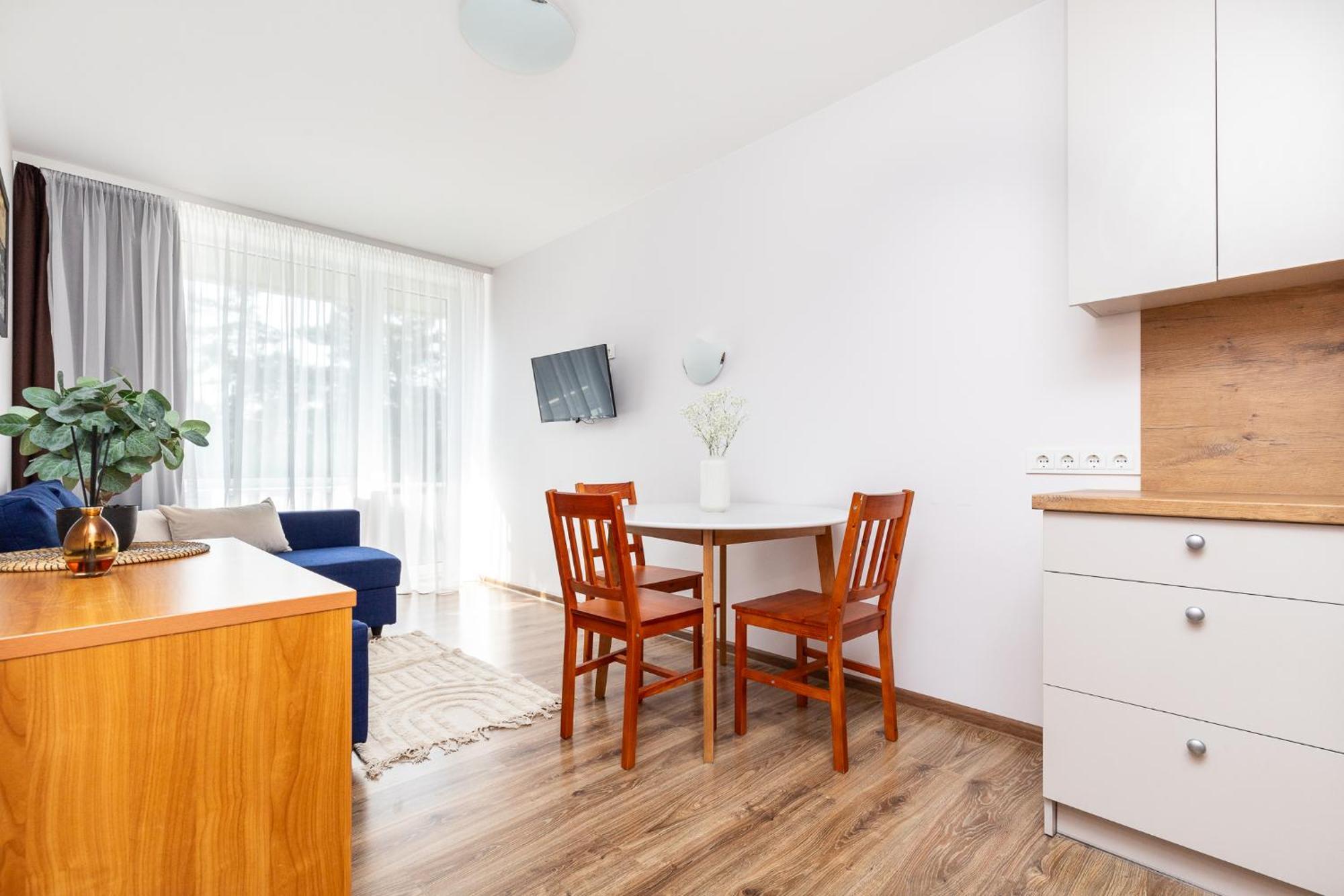 Alkos Namu Apartamentai Паланга Екстериор снимка